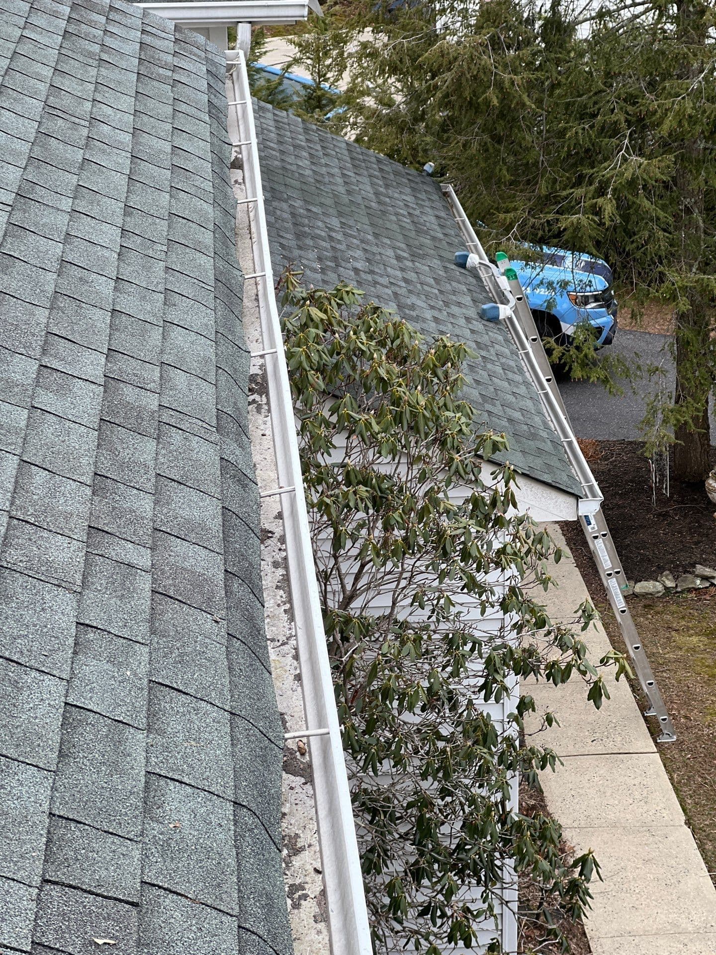 Project Gutter Cleaning in Manalapan NJ image